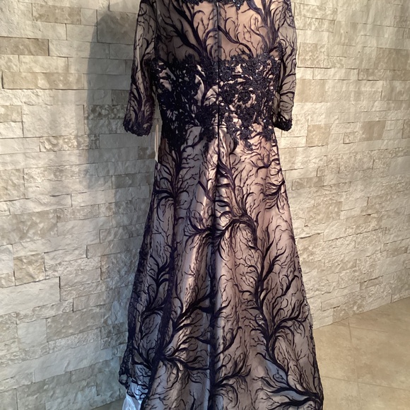 Mingda’s Elegant Evening Dress (NWT) - Picture 9 of 16